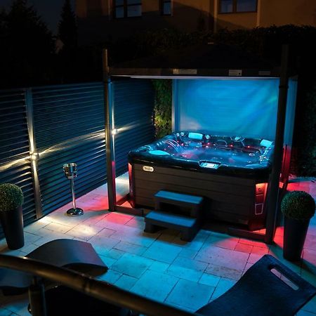 The Residence Central Jacuzzi Boutique (Adults Only) Κλουζ-Ναπόκα Εξωτερικό φωτογραφία