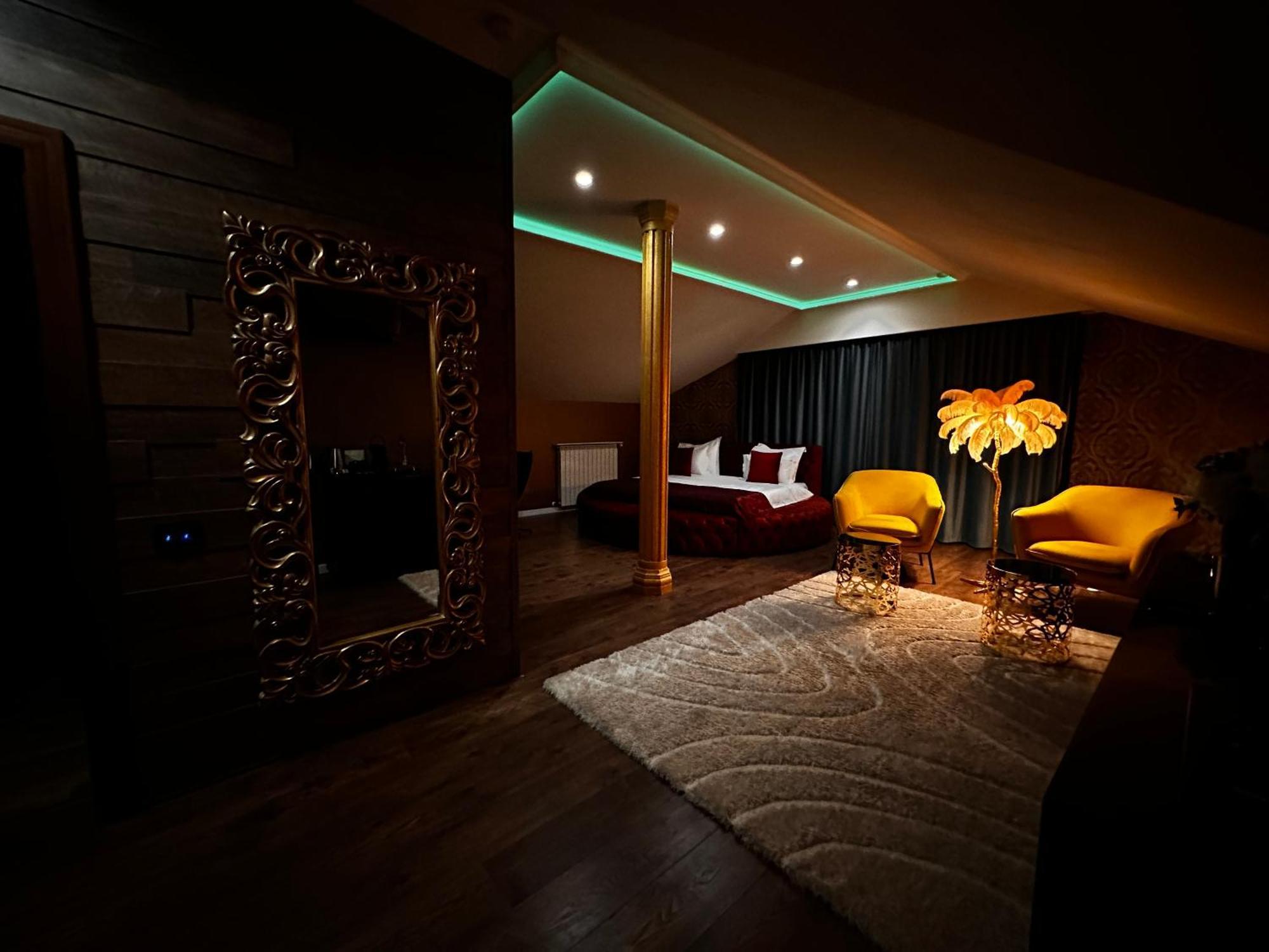 The Residence Central Jacuzzi Boutique (Adults Only) Κλουζ-Ναπόκα Εξωτερικό φωτογραφία