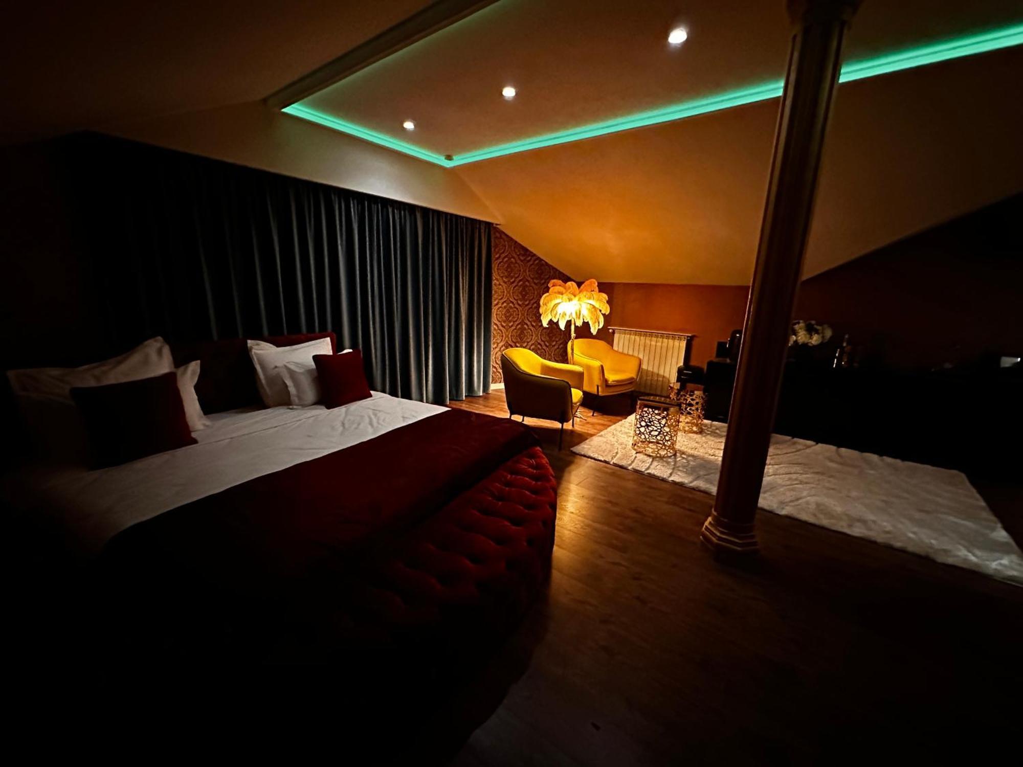 The Residence Central Jacuzzi Boutique (Adults Only) Κλουζ-Ναπόκα Εξωτερικό φωτογραφία