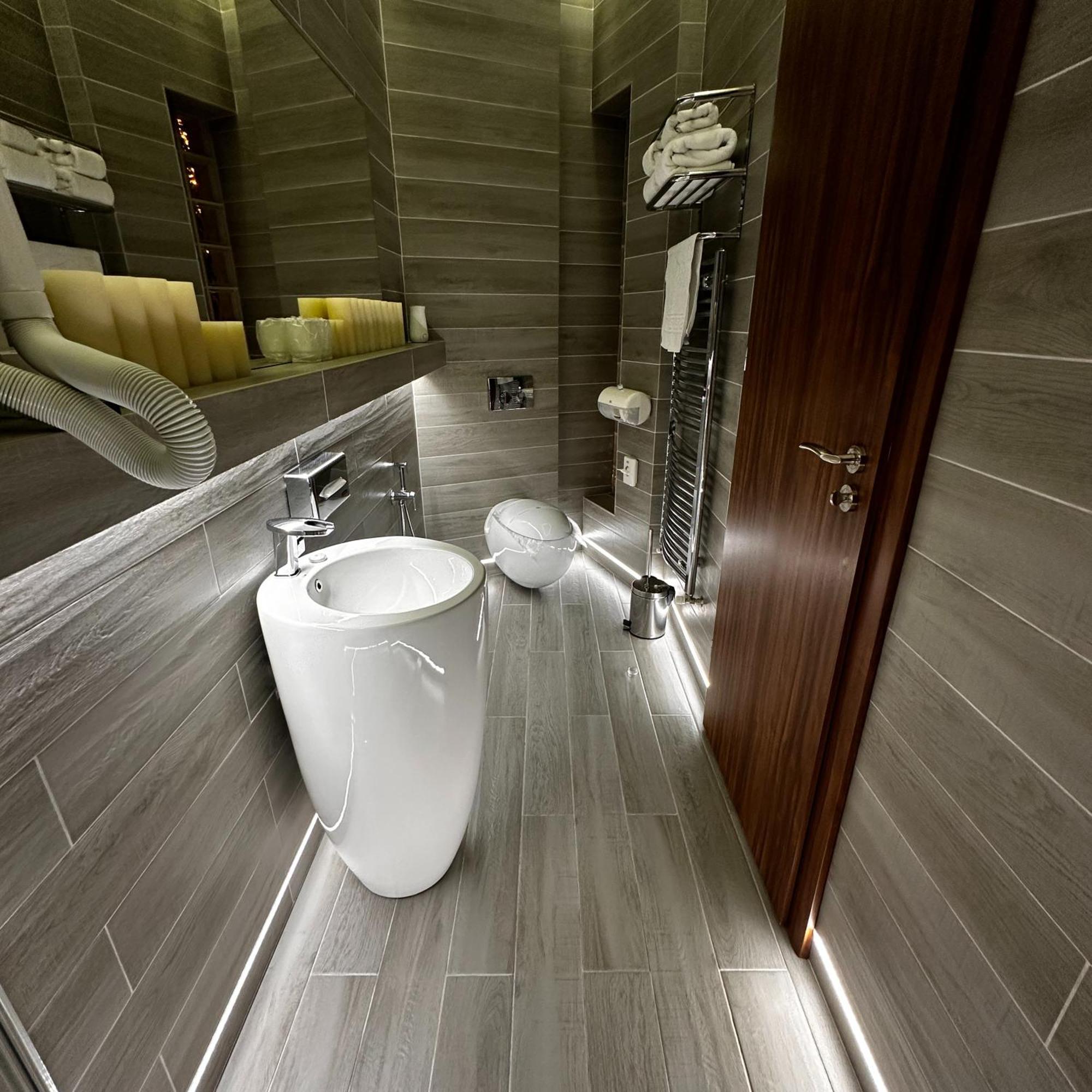 The Residence Central Jacuzzi Boutique (Adults Only) Κλουζ-Ναπόκα Εξωτερικό φωτογραφία
