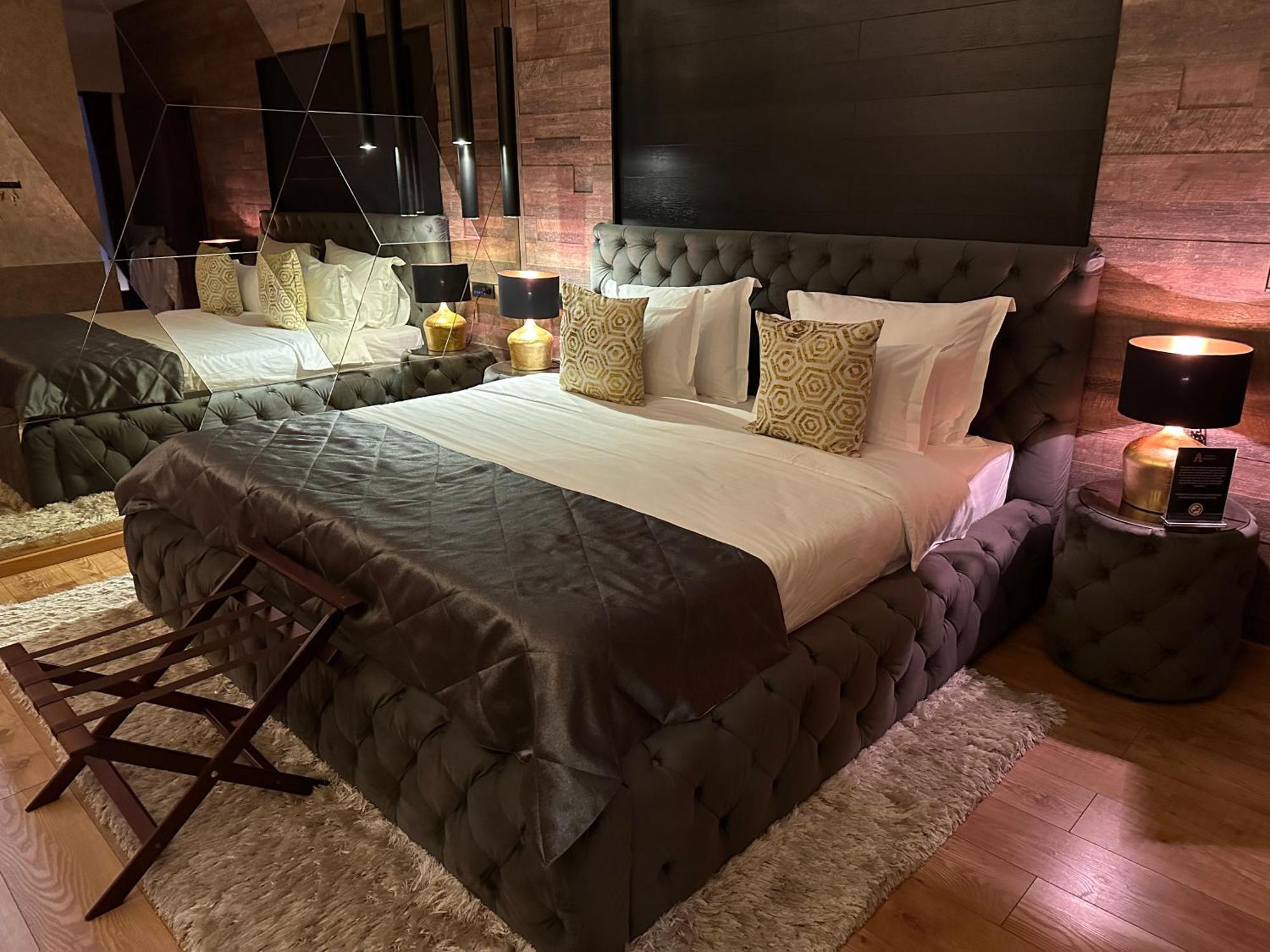 The Residence Central Jacuzzi Boutique (Adults Only) Κλουζ-Ναπόκα Εξωτερικό φωτογραφία