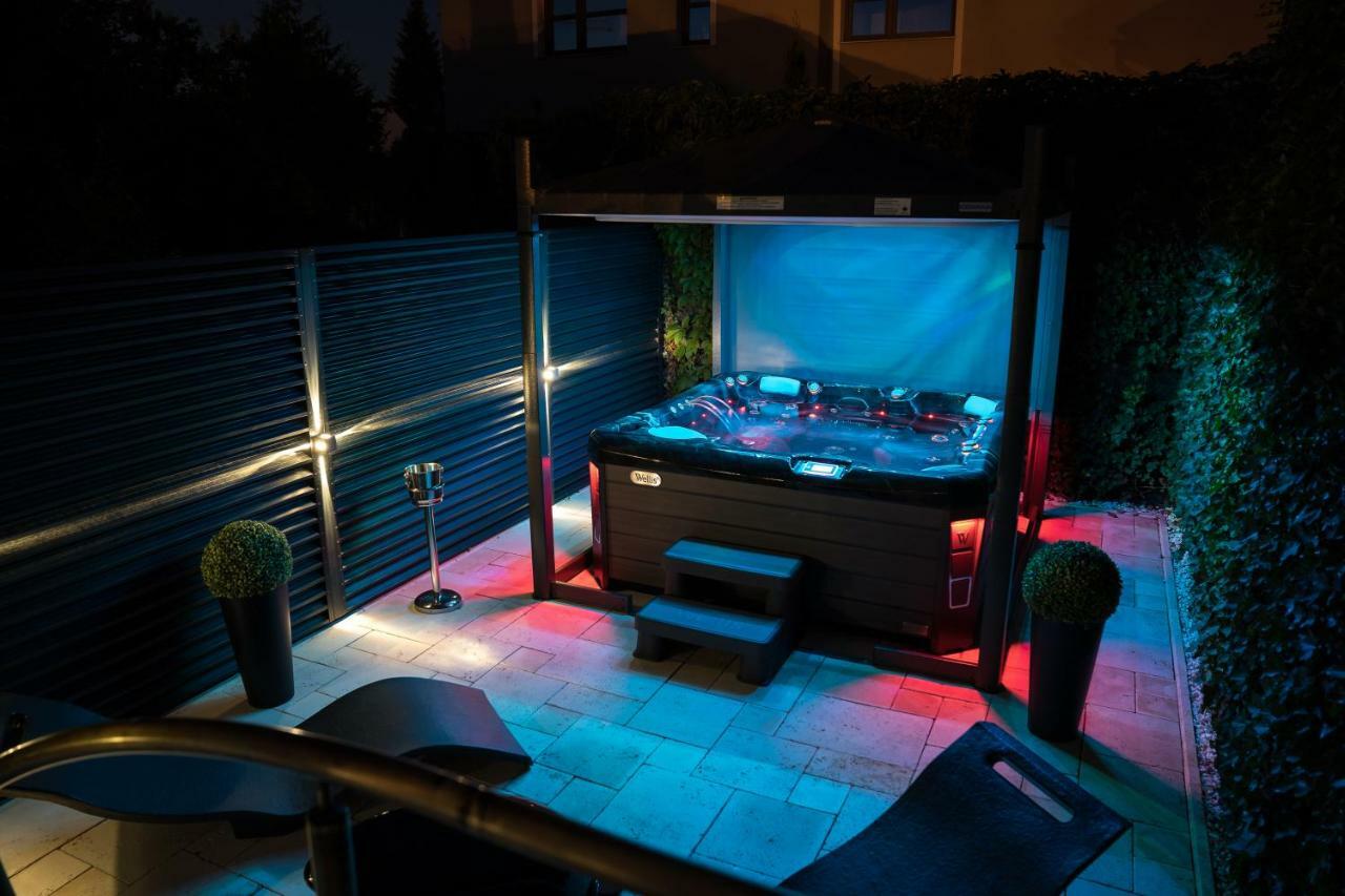 The Residence Central Jacuzzi Boutique (Adults Only) Κλουζ-Ναπόκα Εξωτερικό φωτογραφία